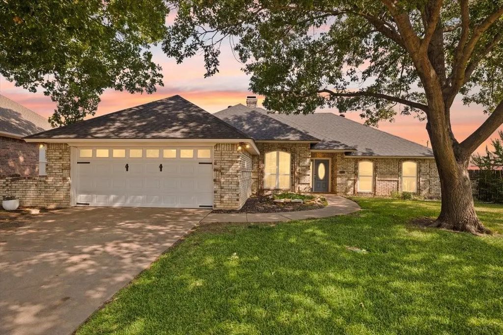 10200 Fieldcrest Drive, Benbrook