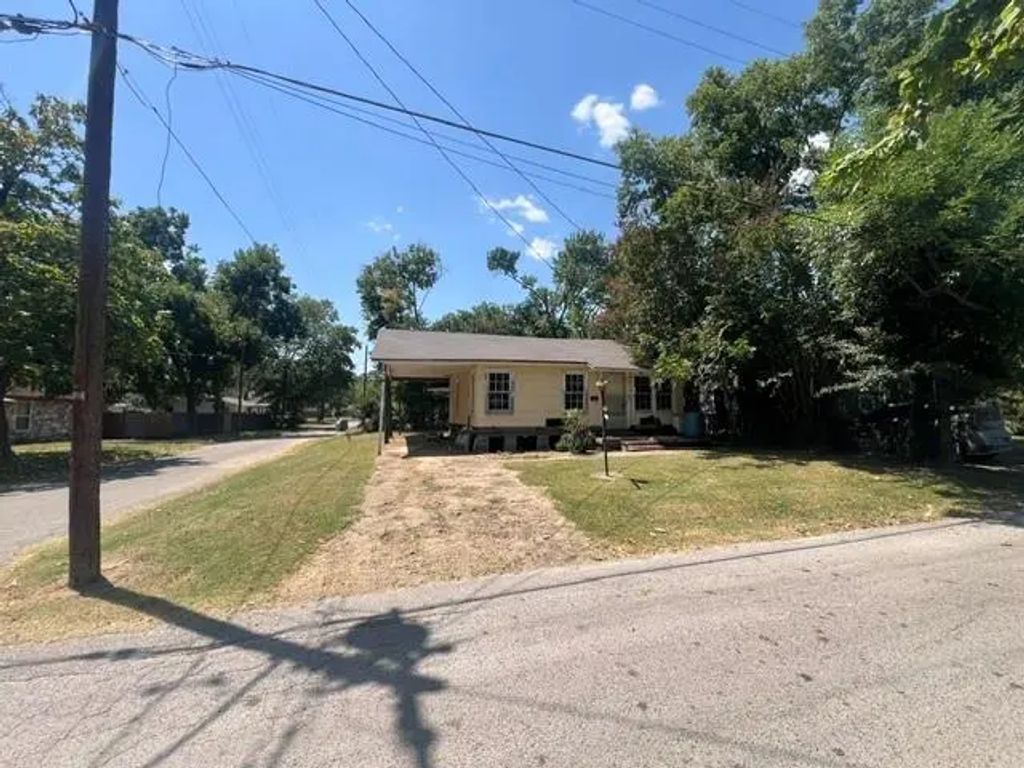 1103 Pine Street, Bonham