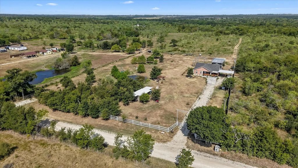 217 County Road 1001, Wortham