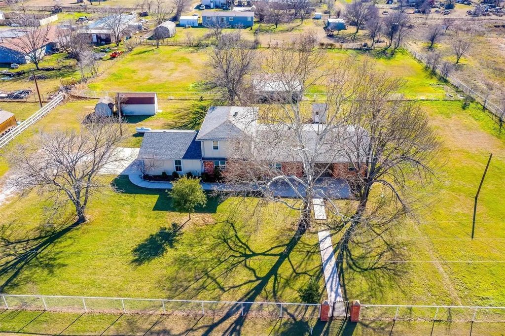 125 County Road 4850, Newark