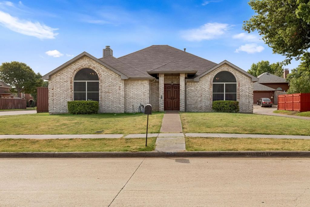 2037 Vista Drive, Lewisville