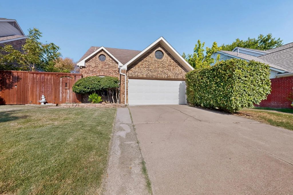2084 Sundance Court, Lewisville