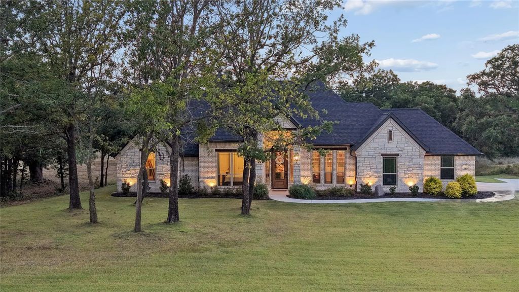 1109 Gonzollas Road, Springtown