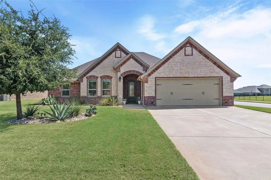 427 River Bank Lane, Granbury