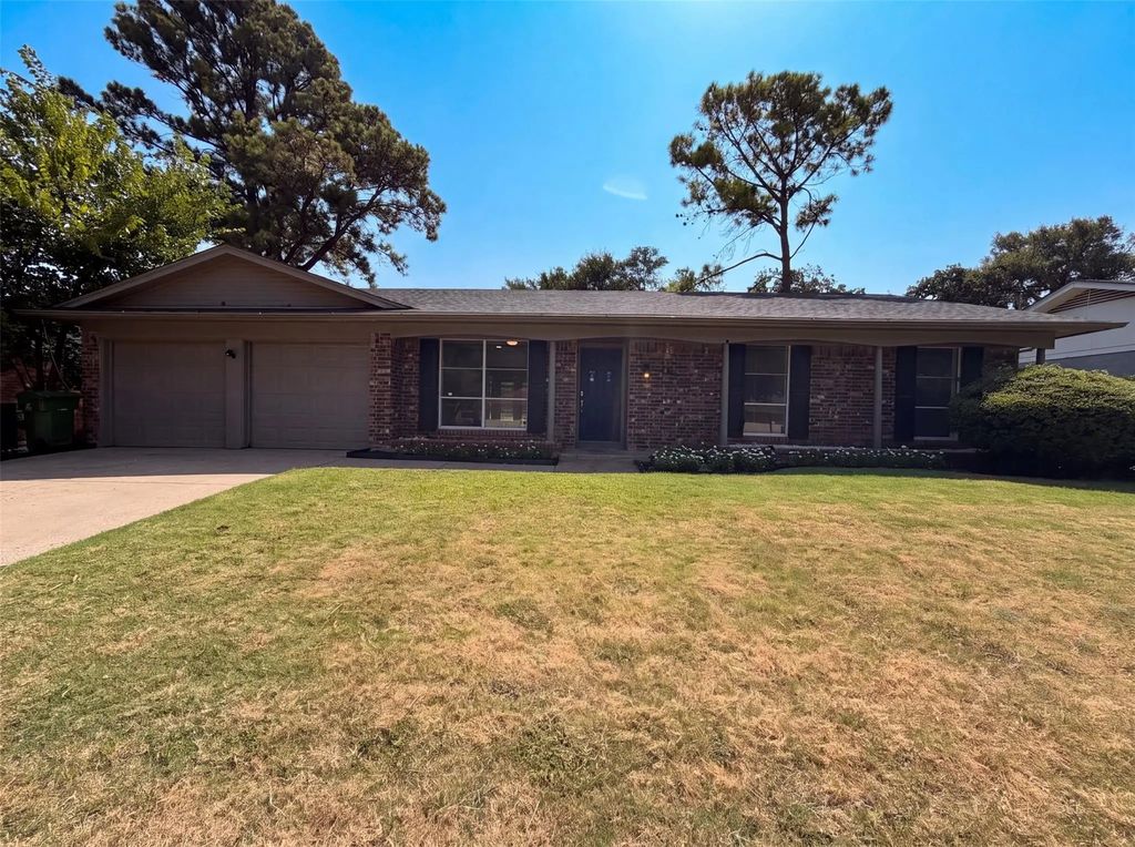2136 Mountainview Drive, Hurst
