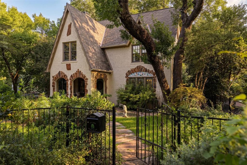 1022 N Montclair Avenue, Dallas