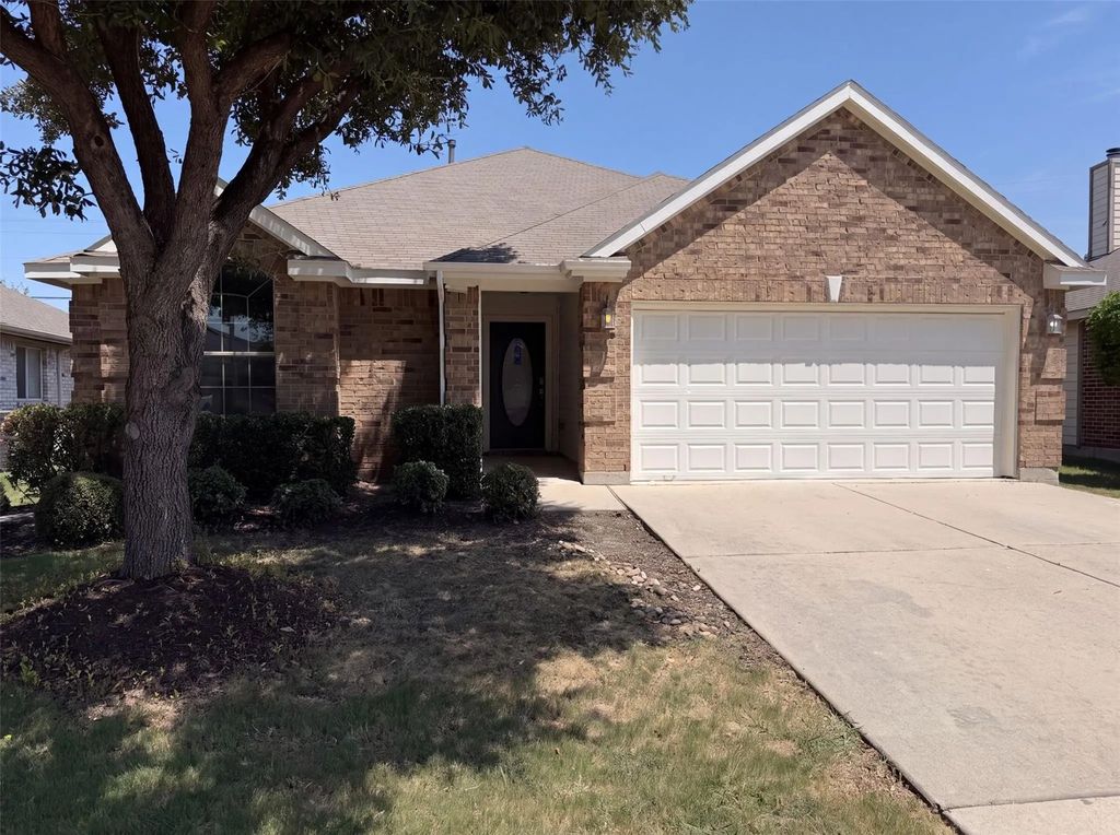 632 Stirrup Bar Drive, Fort Worth