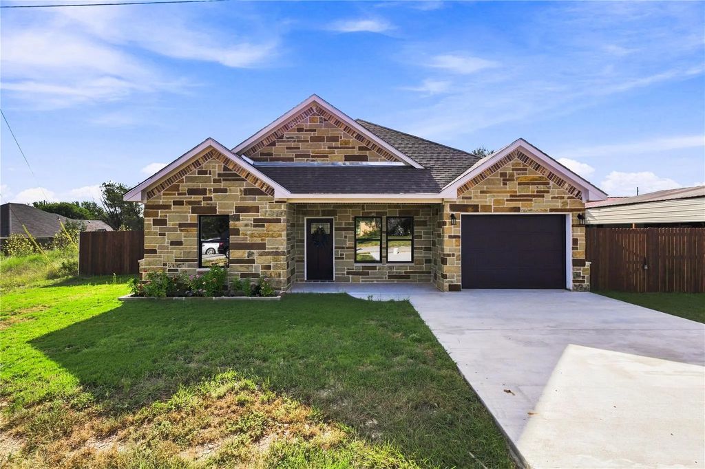 2515 Coyote Trail, Granbury