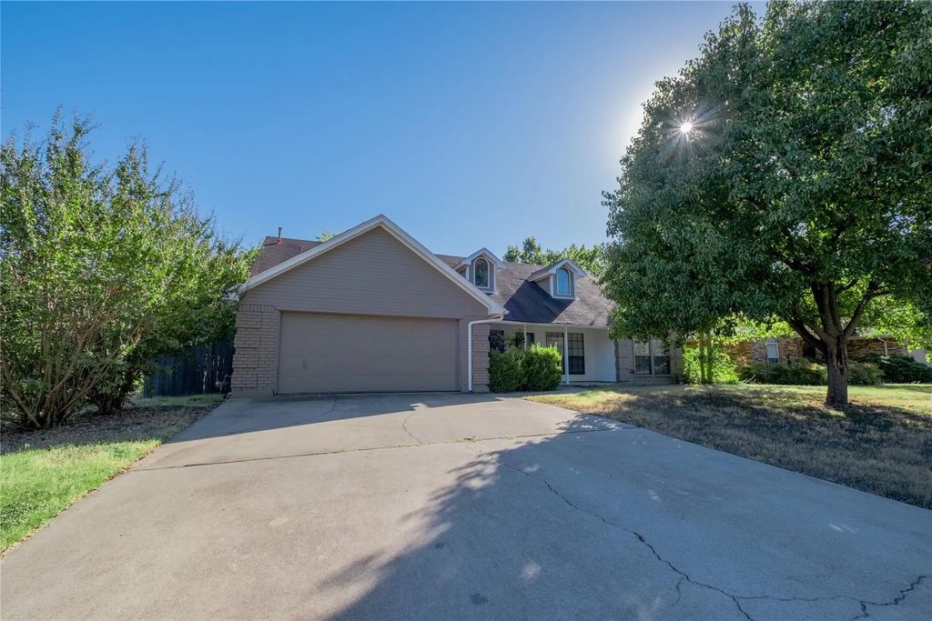 8201 Llano Avenue, Benbrook
