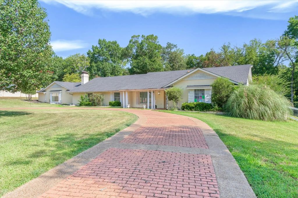 522 W High Street, Grand Saline