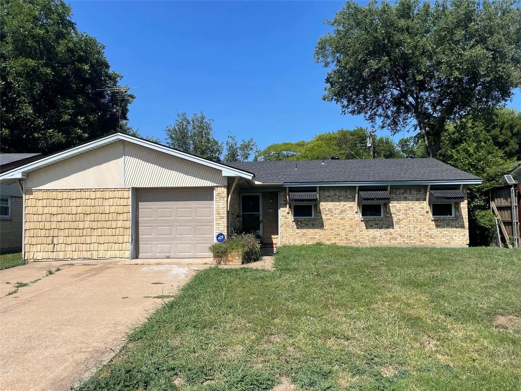 114 Crestridge Drive, Hutchins