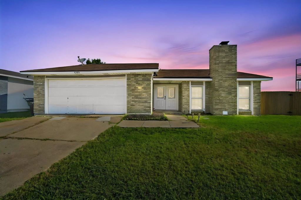 4205 Longstraw Drive, Fort Worth
