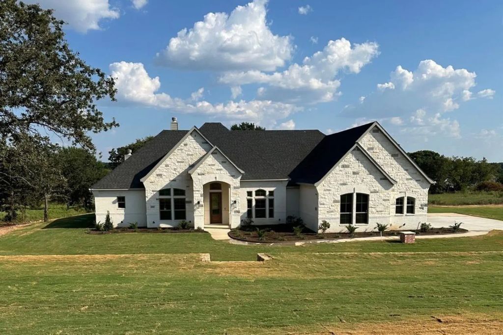 1009 Old Oaks Court, Weatherford