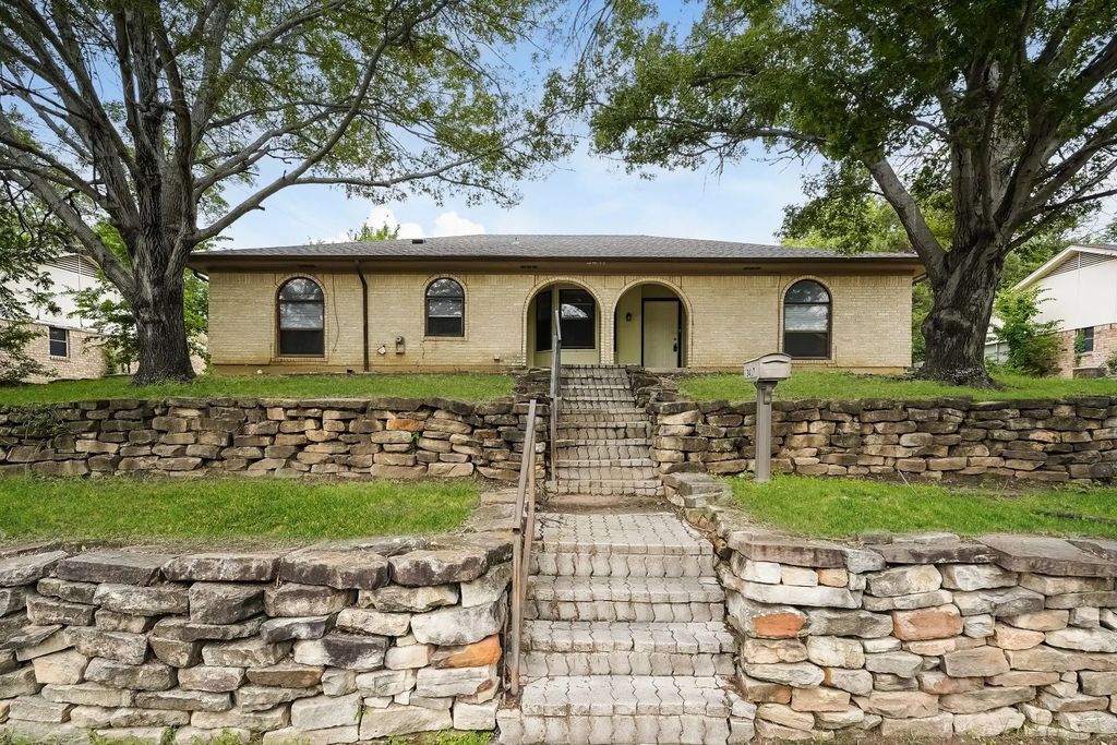 3417 Willowcrest Drive, North Richland Hills