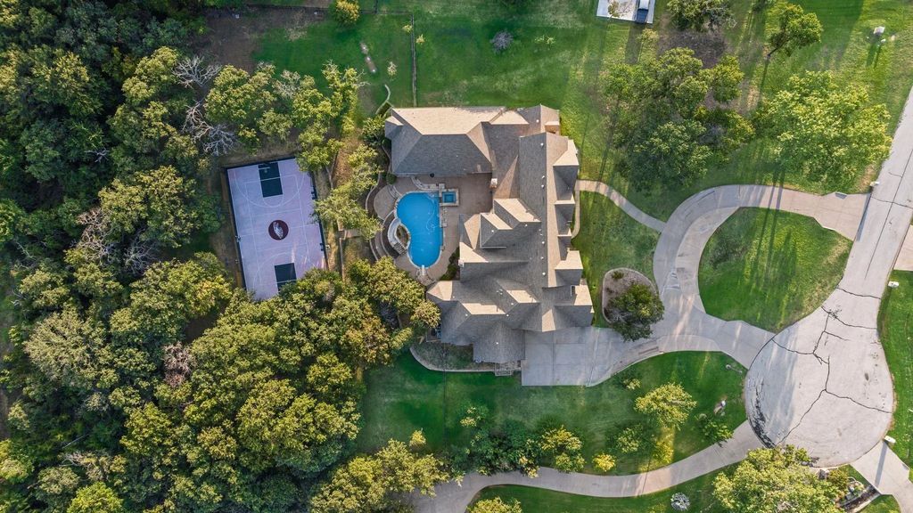 685 Knob Hill Court, Argyle
