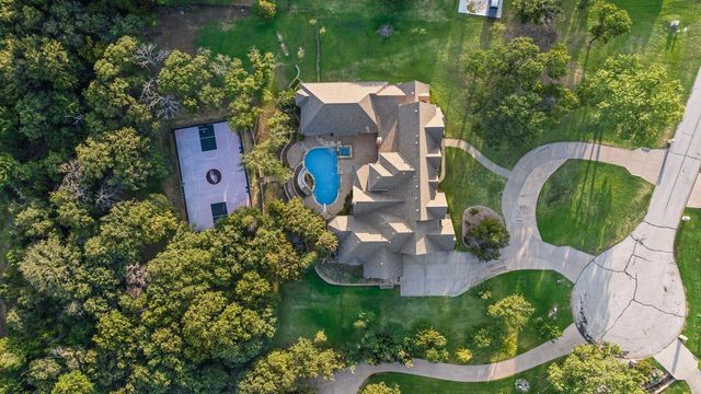 685 Knob Hill Court, Argyle