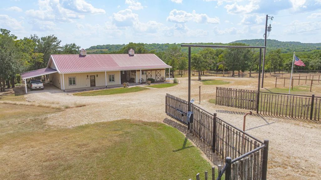 1155 Horsemans Drive, Stephenville