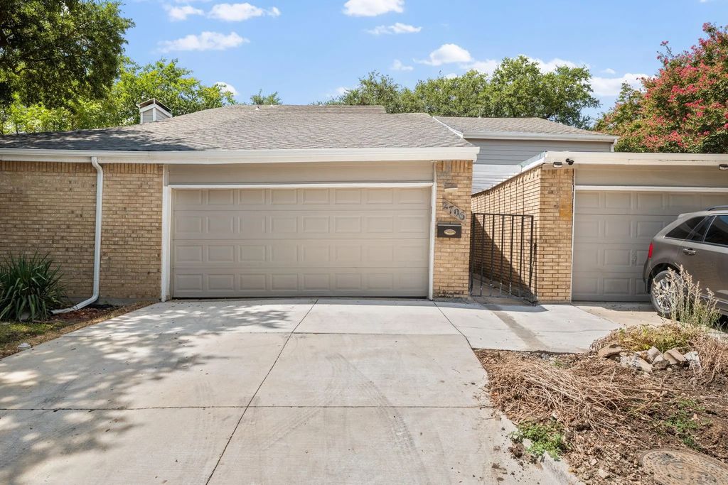 2706 Creek Wood Court, Carrollton