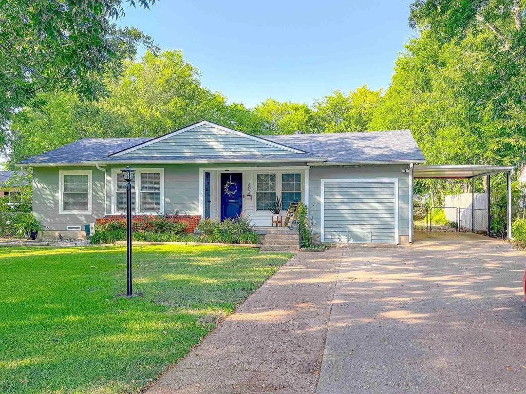 602 Richmond Lane, Waxahachie