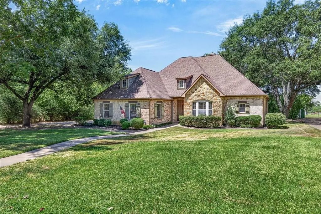 1400 Lewis Drive, Kaufman