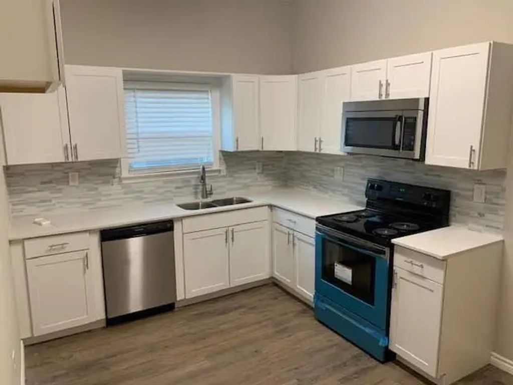 821-823 W Day Street 823, Denison