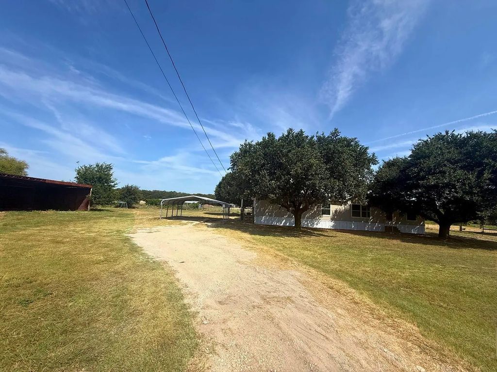 373 Wildbird Lane, Axtell