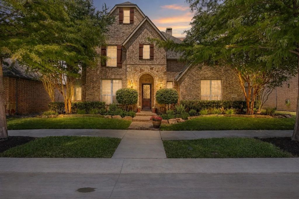 2105 Brandiles Drive, Lewisville