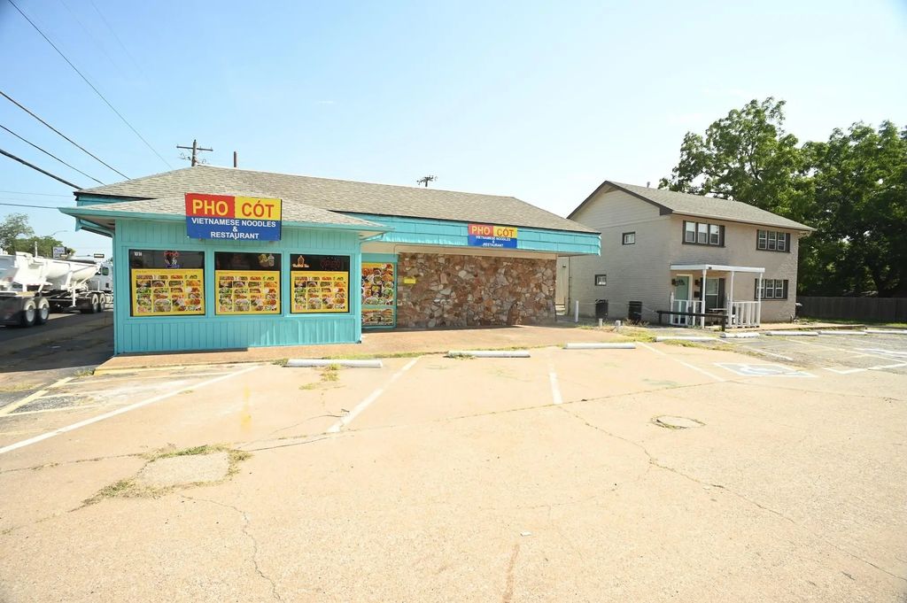 1018 S Austin Avenue, Denison