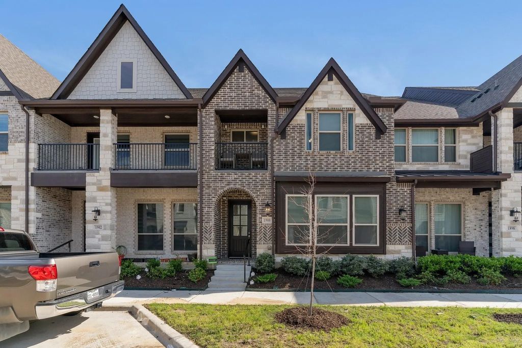 1900 Melinda Lane, Farmers Branch