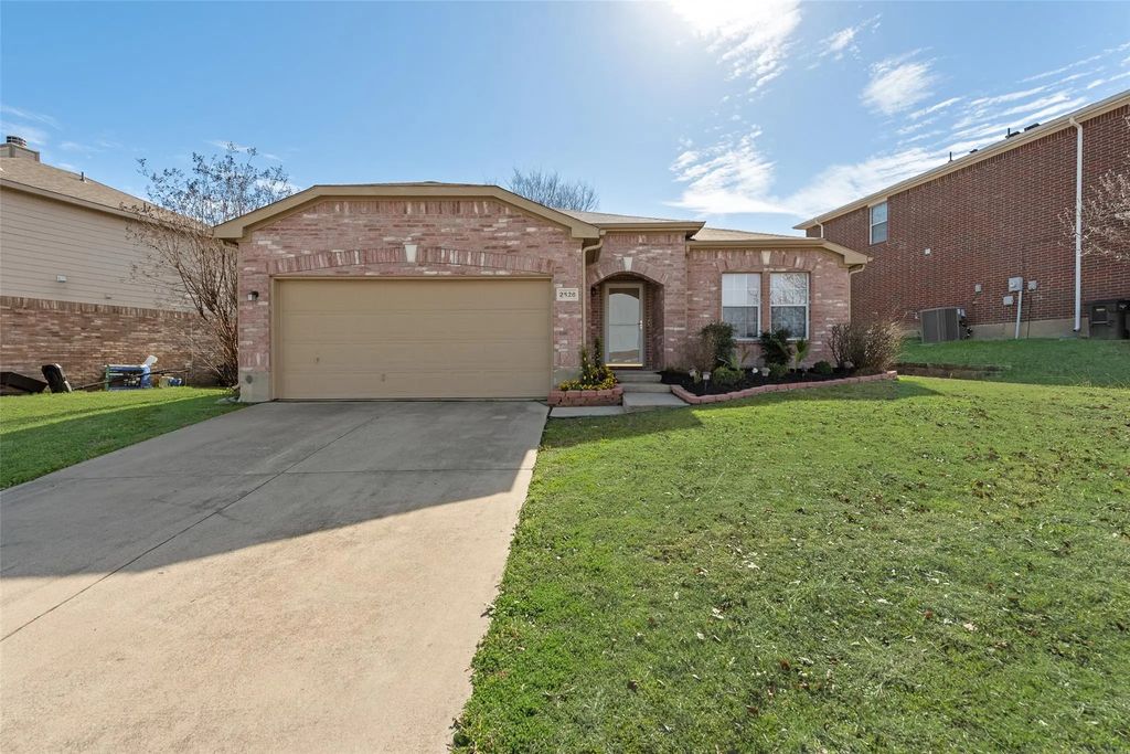 2528 Big Spring Drive, Fort Worth