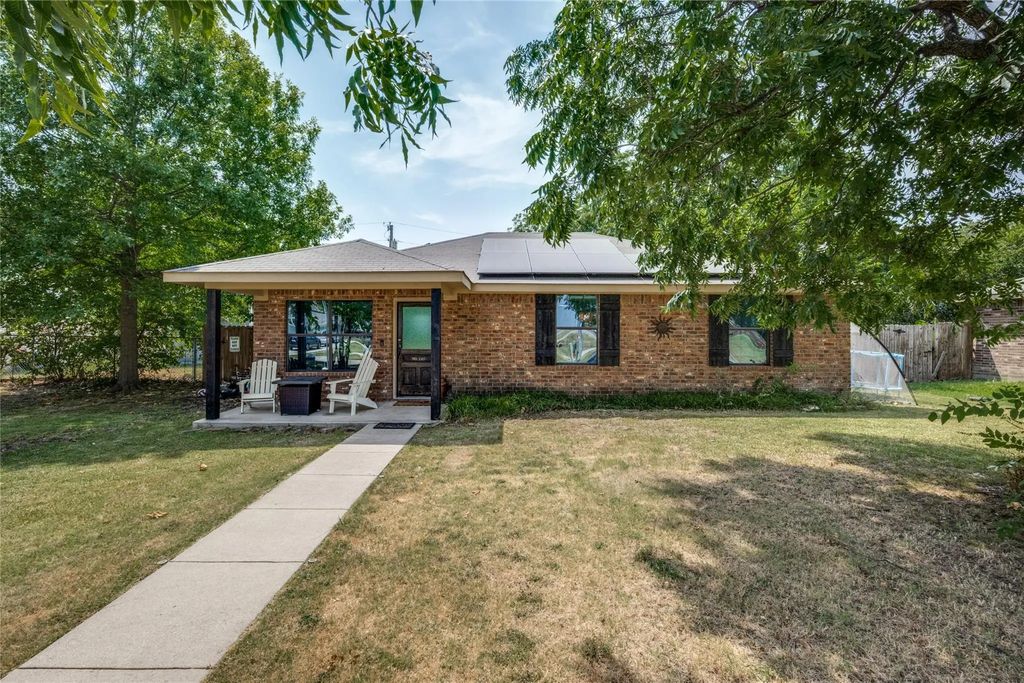 105 N 7th Street, Sanger