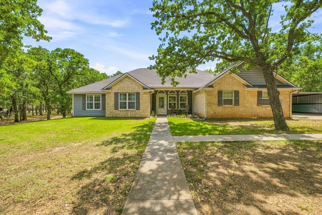 330 Rambling Oaks Road, Graham