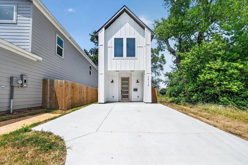 2835 Macon Street, Dallas
