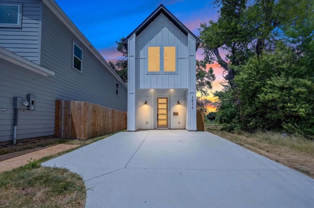2835 Macon Street, Dallas