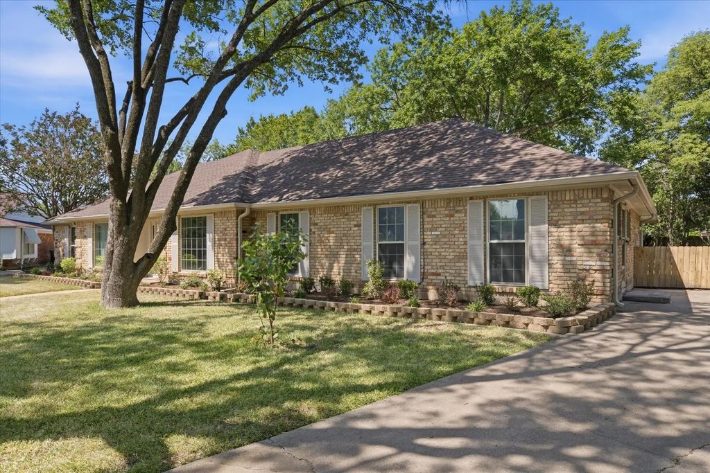 5709 Silver Lake Circle, Waco
