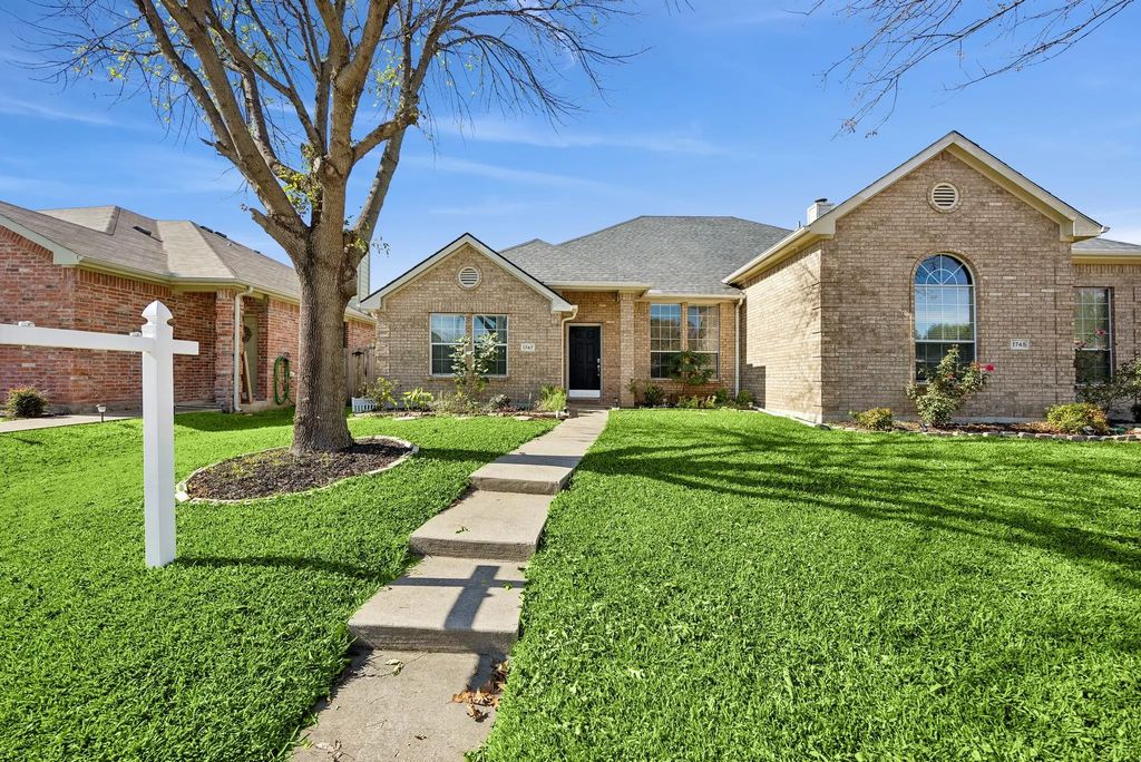 1747 Preston On The Lake Boulevard, Little Elm