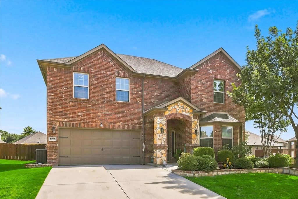 1100 Crest Breeze Drive, Fort Worth