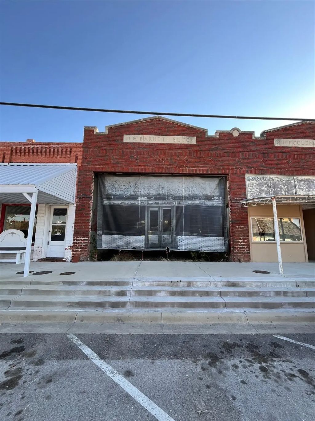 217 S Main, Kemp