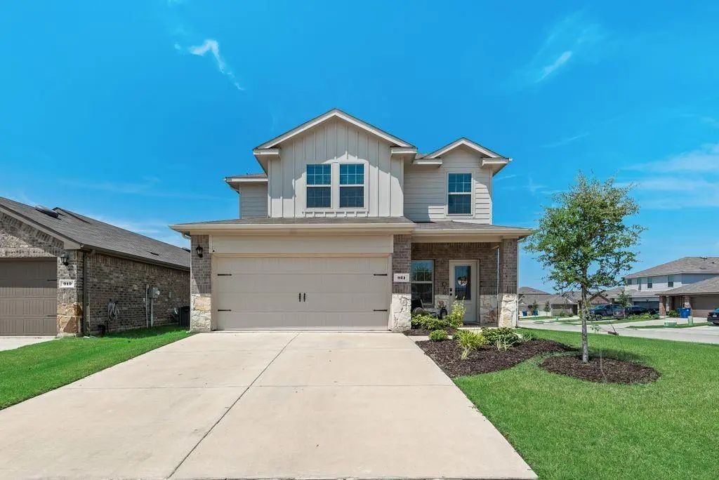 921 Corral Street, Royse City