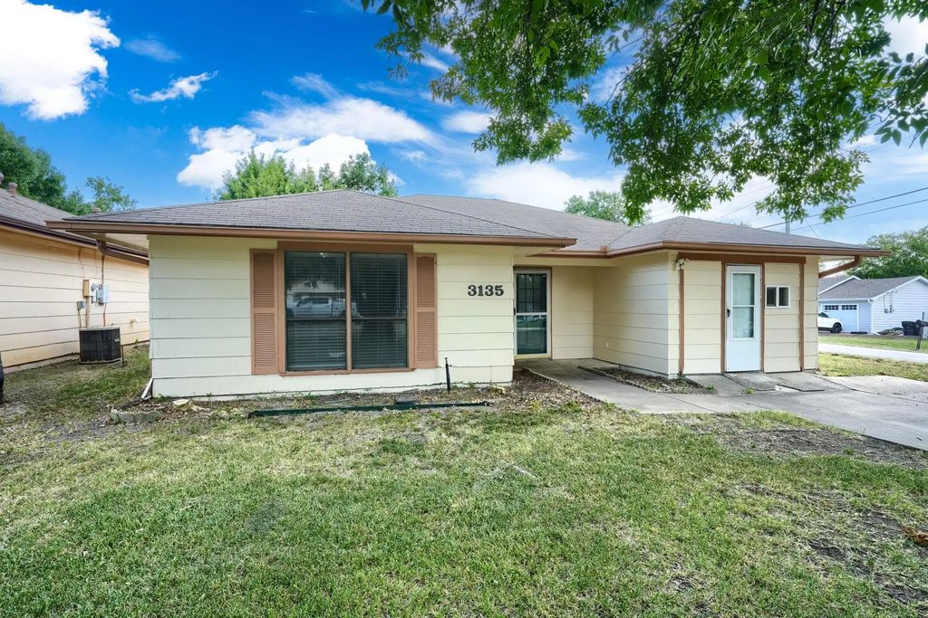 3135 Maple Avenue, Greenville