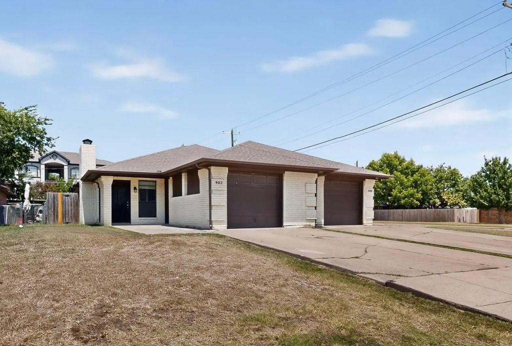900 Irene Street, Burleson