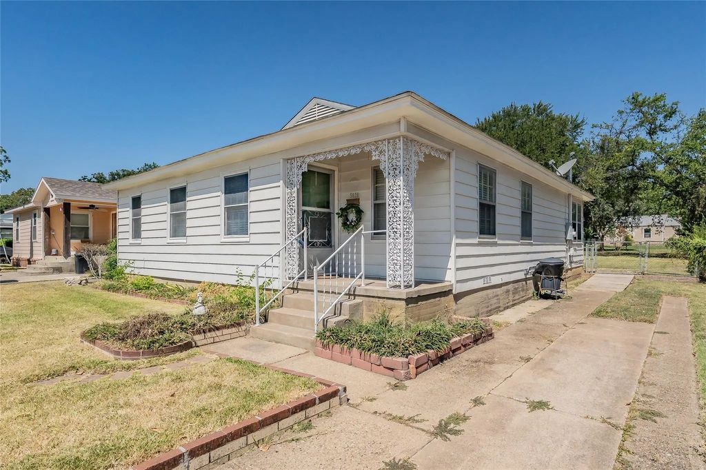 5020 Hartford Drive, River Oaks