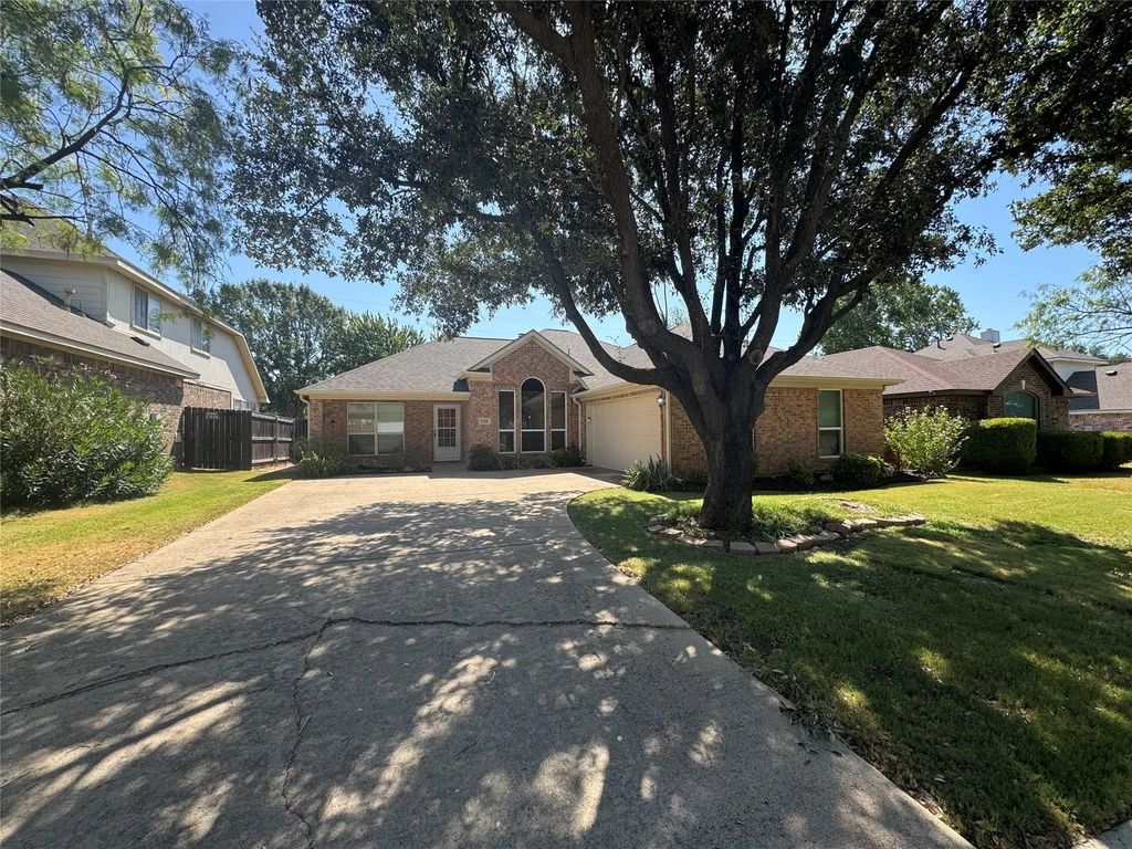 1325 Gatewood Drive, Keller