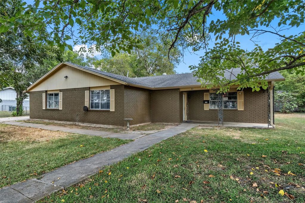 218 N Calhoun Street, Groesbeck