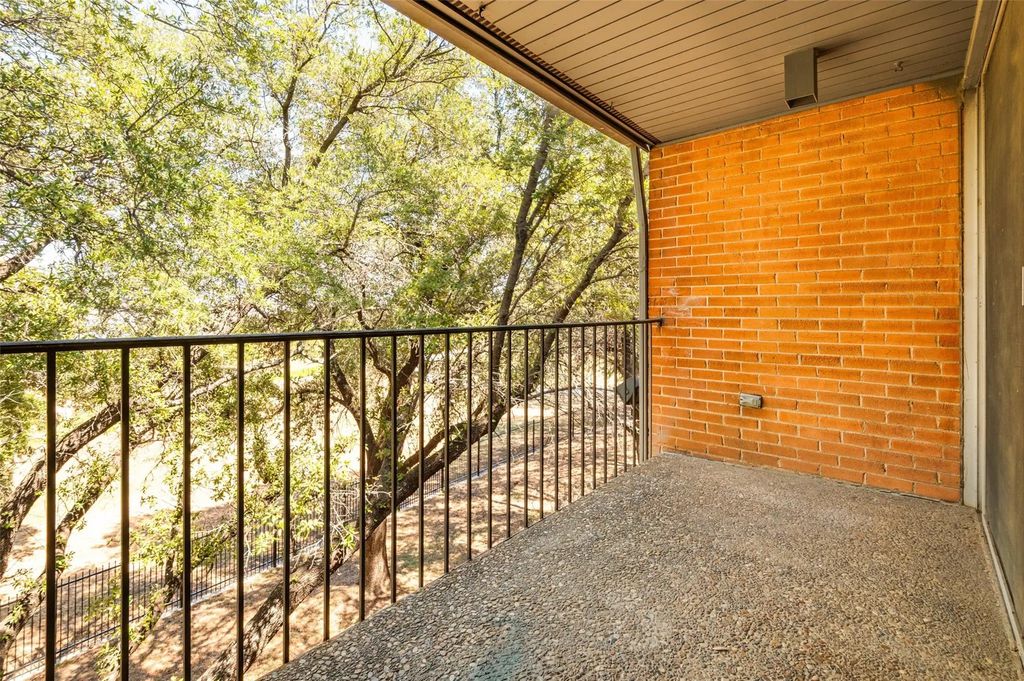 524 E Avenue J C, Grand Prairie