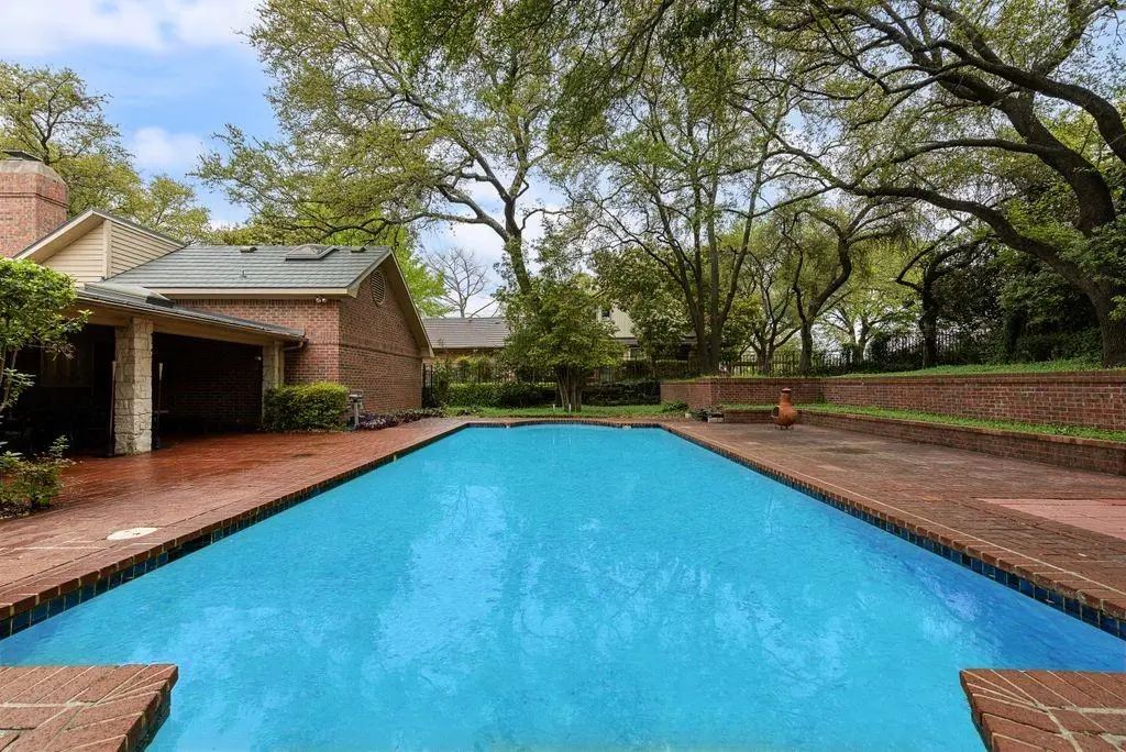 2 Eastshore Road, Heath