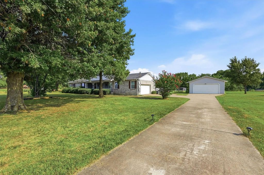 27513 State Highway 56, Whitesboro