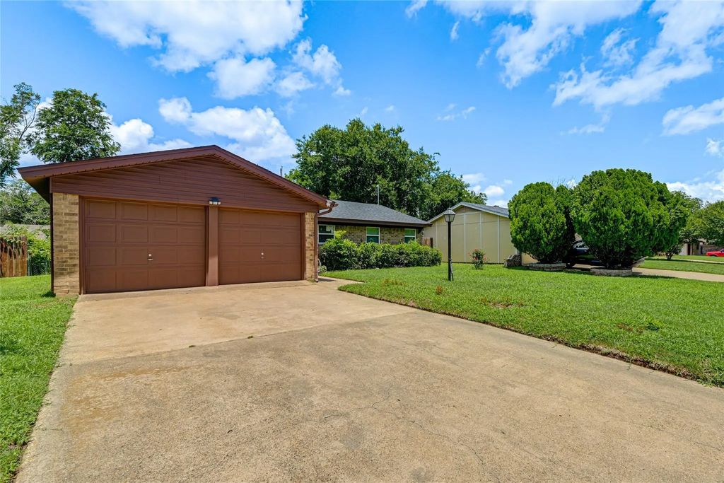 2009 Meadow Glen, Irving