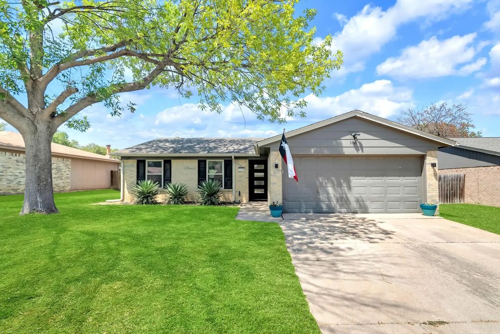 5721 Macneill Drive, Haltom City