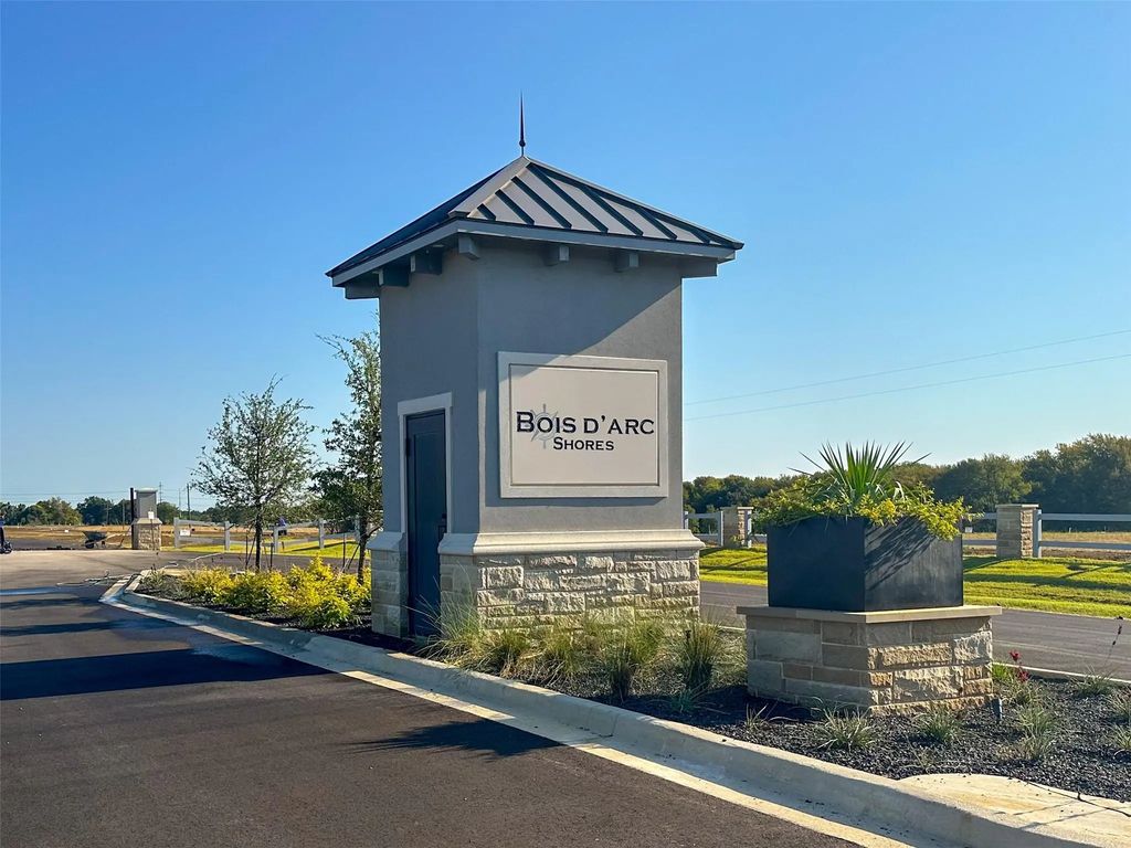 200 Shoreline Drive, Dodd City